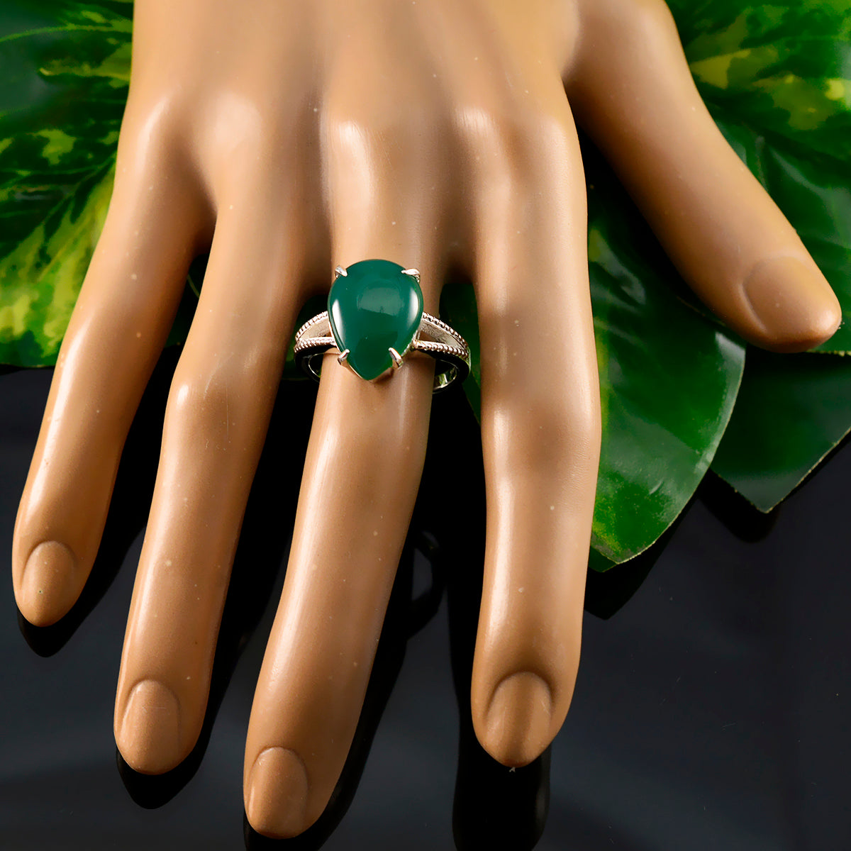 Lorena Graceful Green Solitaire Ring