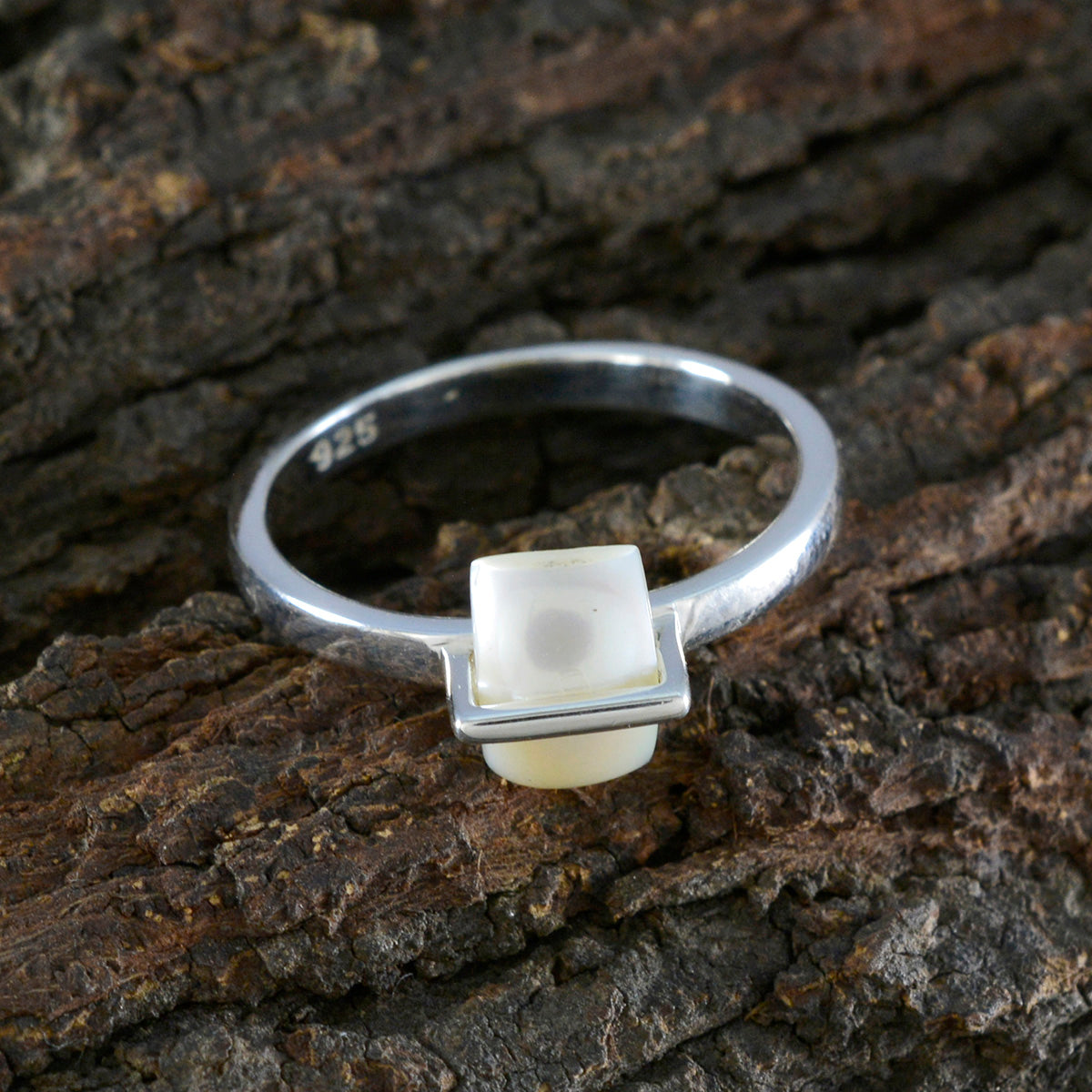 Chen Boho White Solitaire Ring with Unique Pearl Stone
