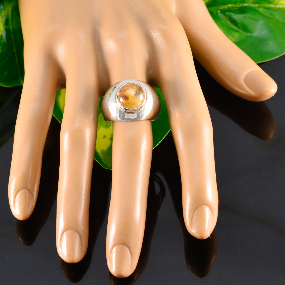 Dewi Sophisticated Golden Solitaire Ring