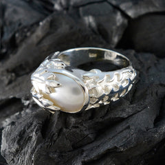 Rebeca Leafy White Solitaire Ring with Elegant Design