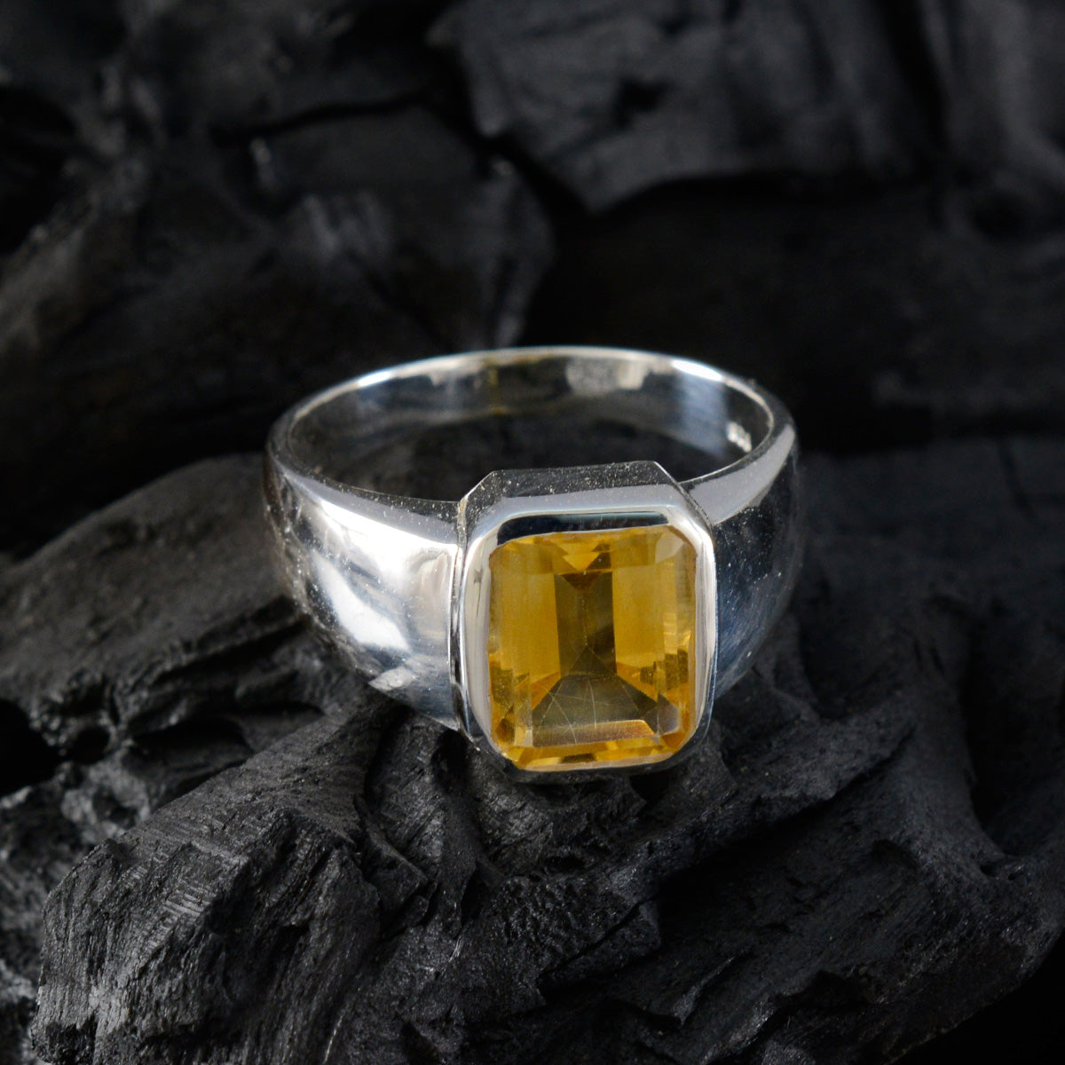Clara Modern Yellow Solitaire Ring with Gemstone