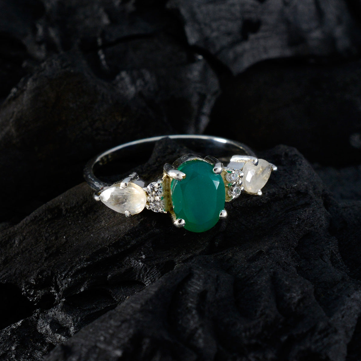 Laura multicolor trilogy ring for women with green center stone and two pear-shaped side stones