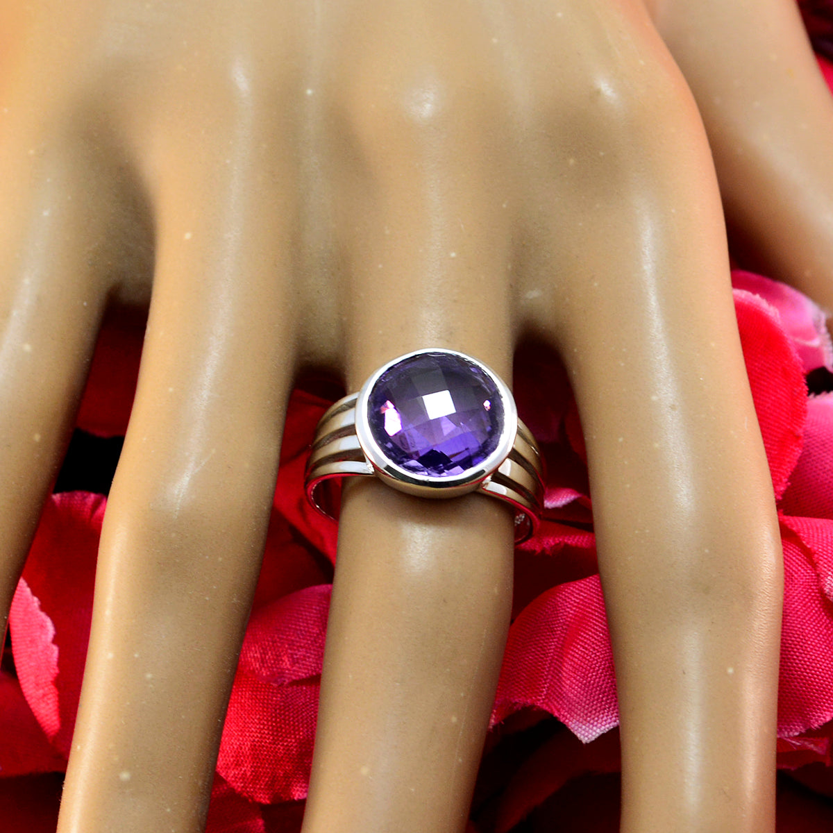 Dewi Purple Solitaire Ring with Faceted Gemstone