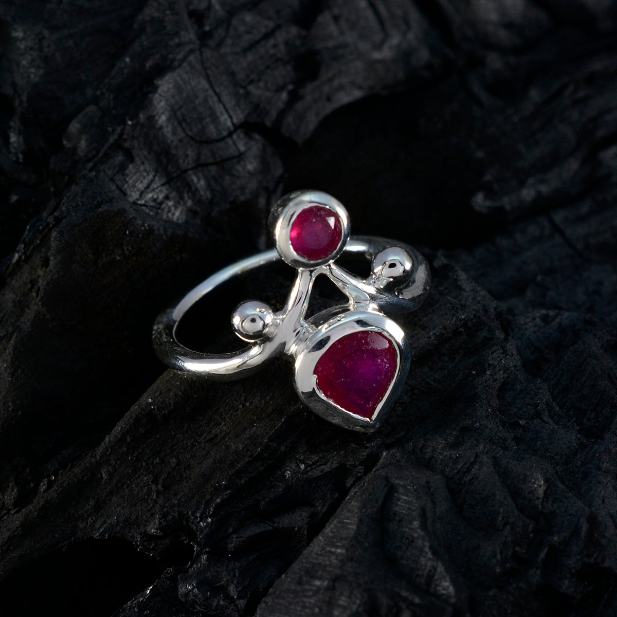 Sara silver band red toi et moi ring with two red stones on dark textured background
