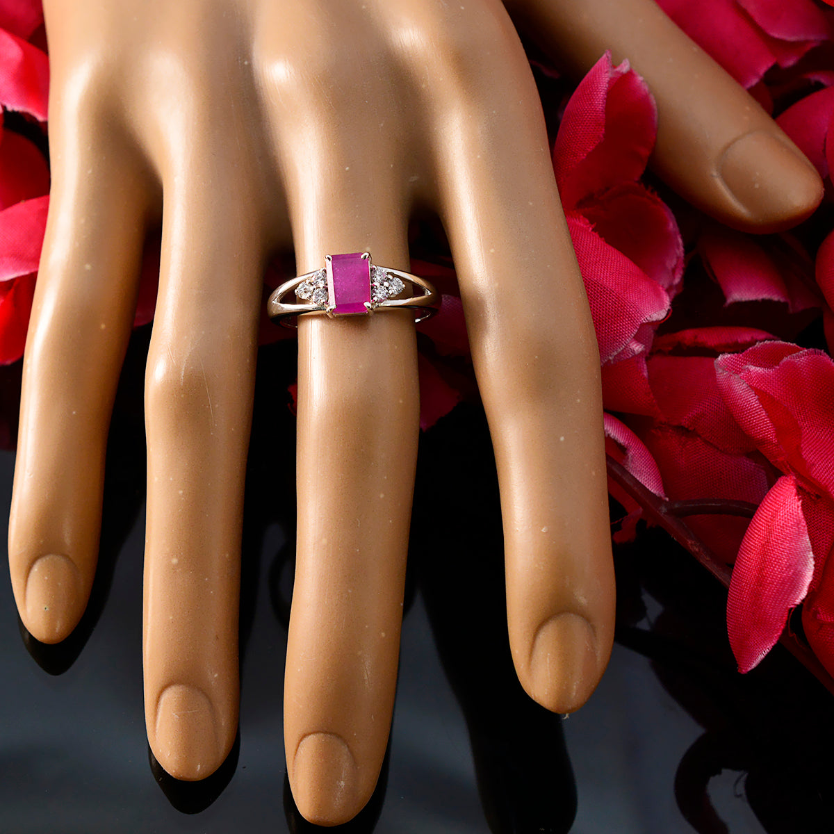 Mei Romantic Red Halo Ring with Sparkling Gemstones
