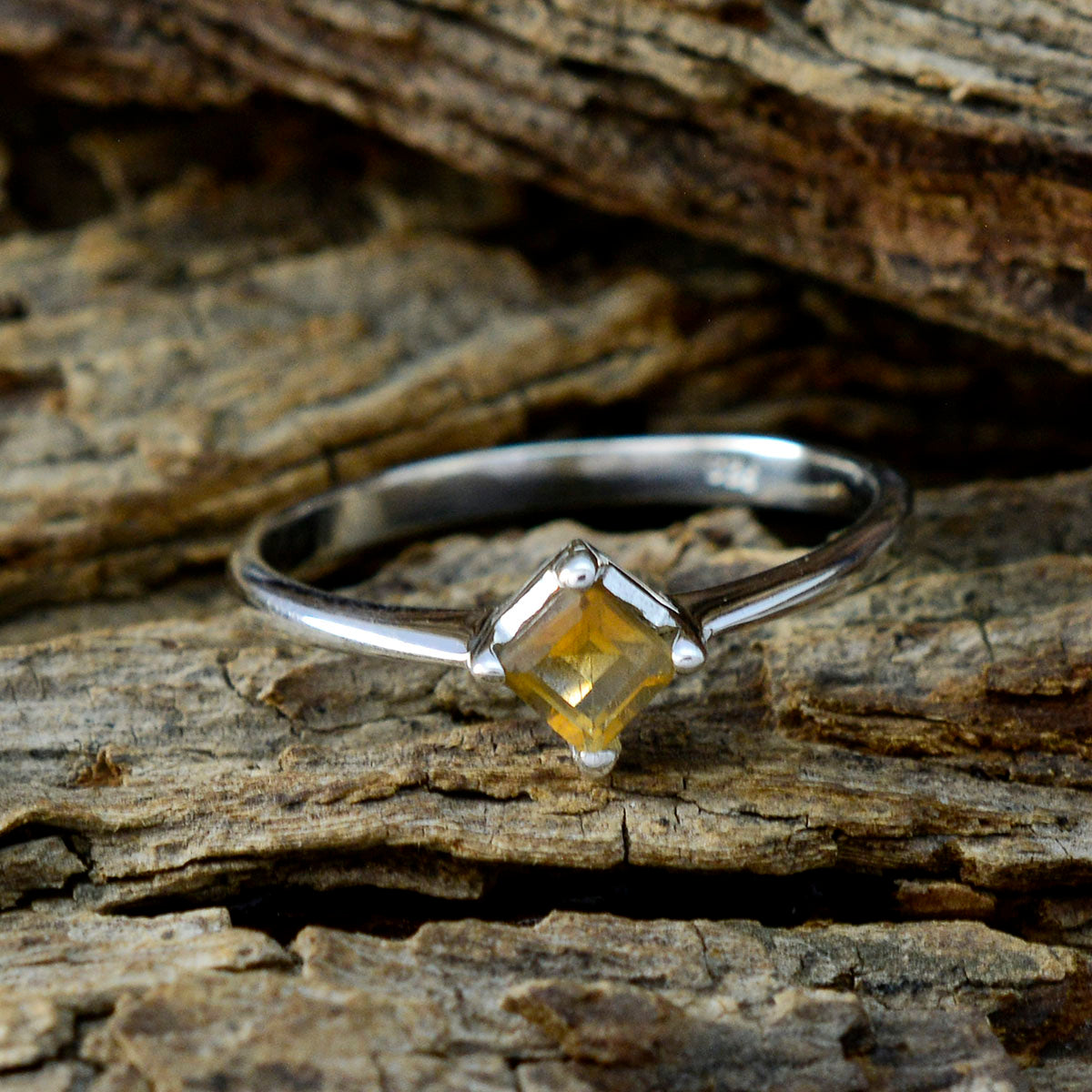 Nari Romantic Yellow Solitaire Ring