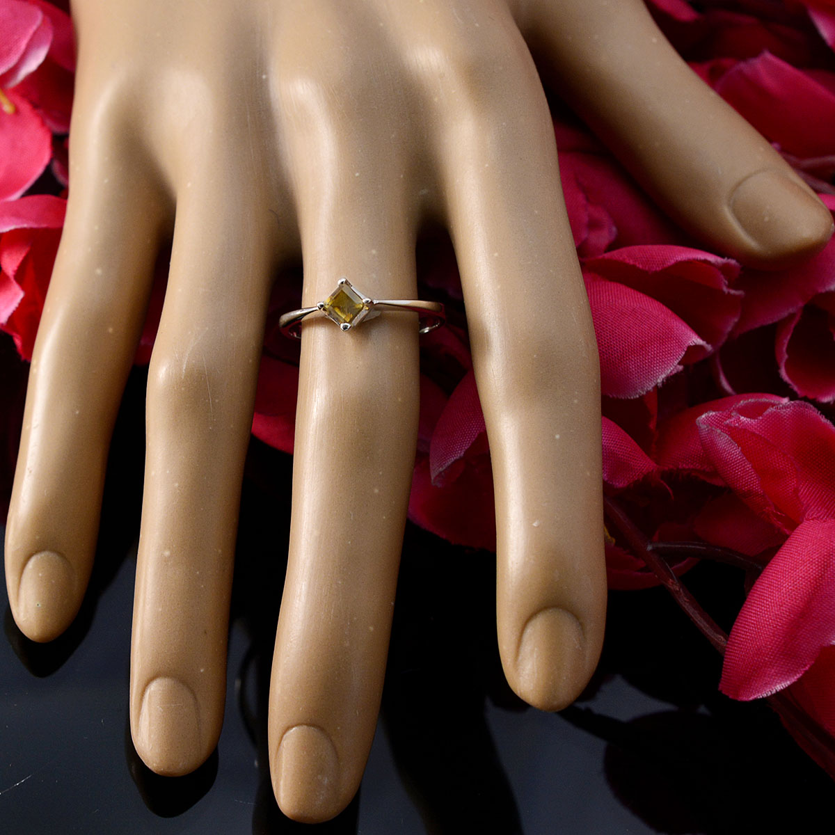 Nari Romantic Yellow Solitaire Ring