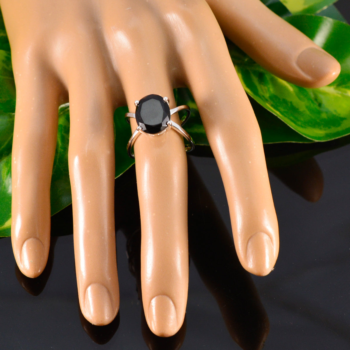 Lea Traditional Black Solitaire Ring