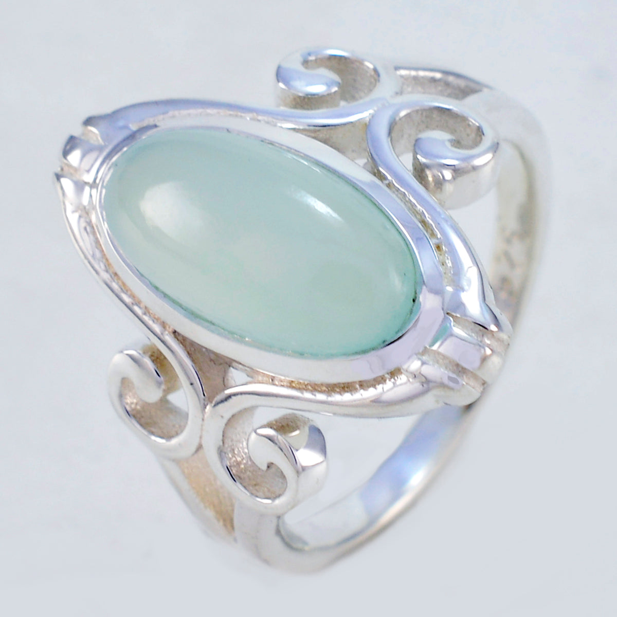 Violet Wire Ring India with Elegant Gemstone Design