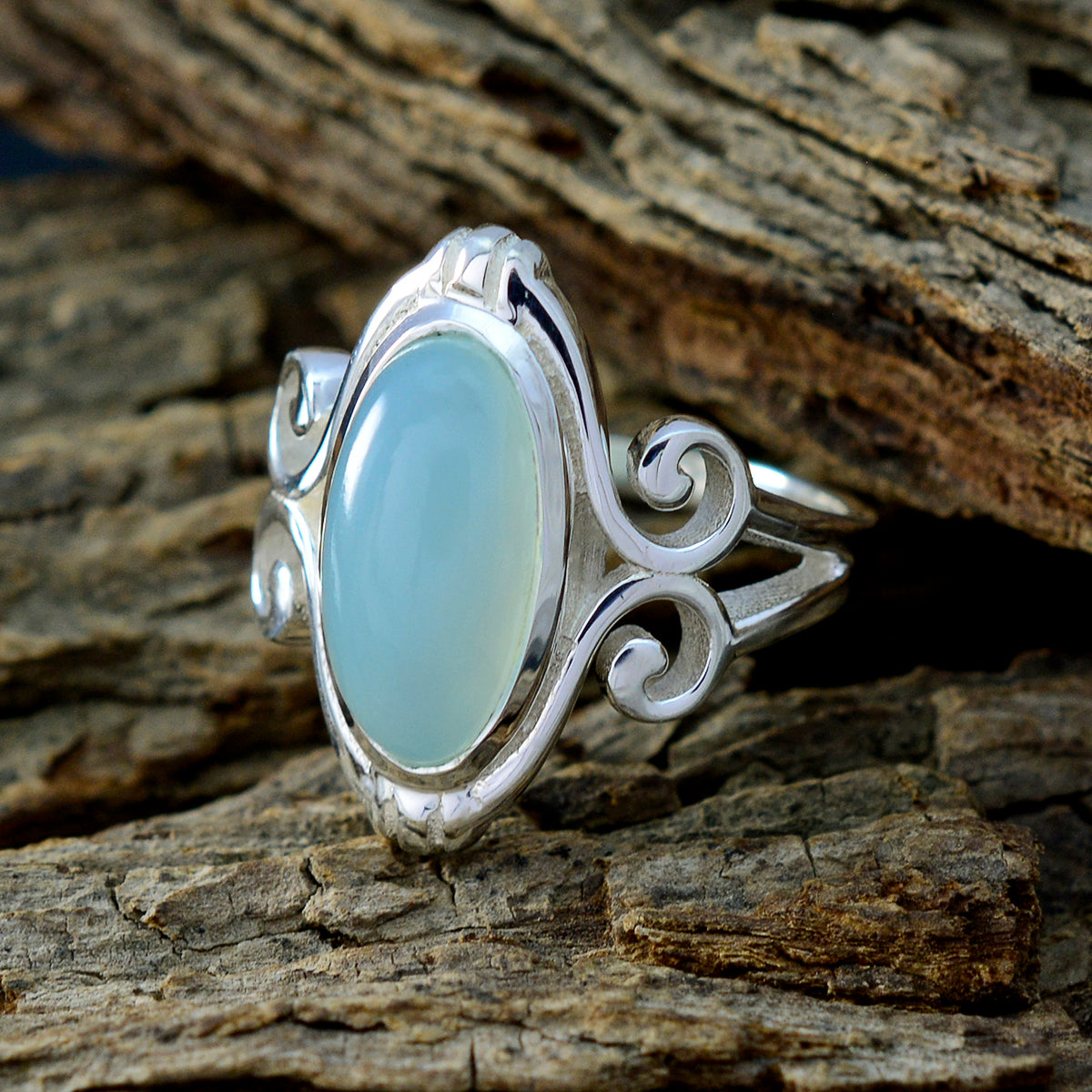 Violet Wire Ring India with Elegant Gemstone Design