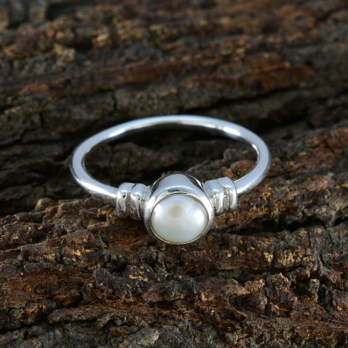 Yasmine Sophisticated White Solitaire Ring