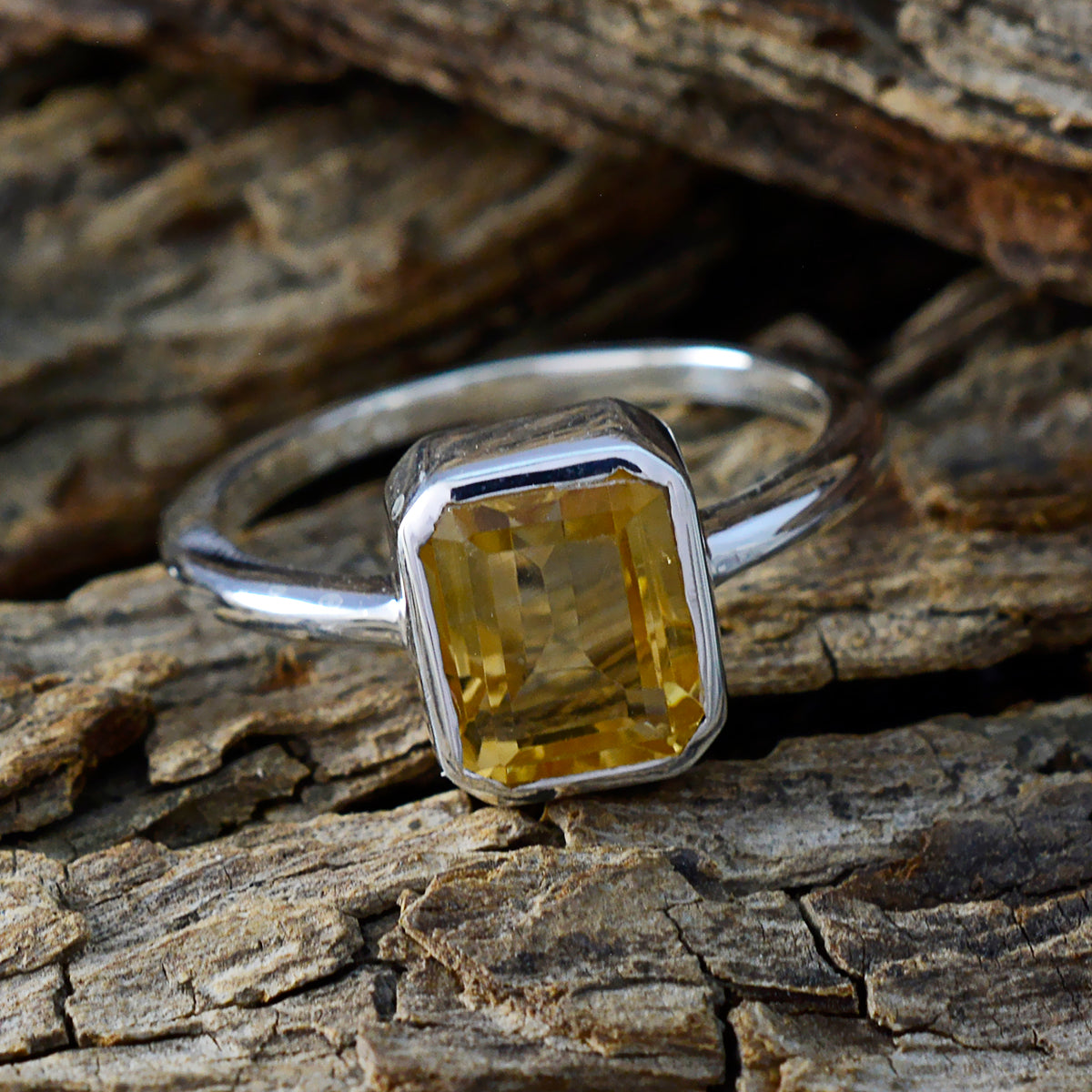 Hye-jin Contemporary Yellow Solitaire Ring