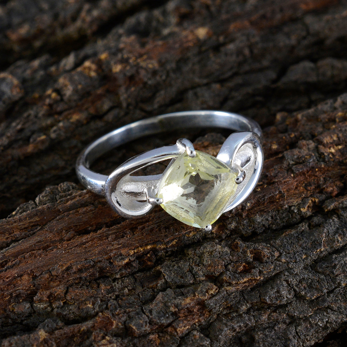 Katharina Cultural Yellow Solitaire Ring