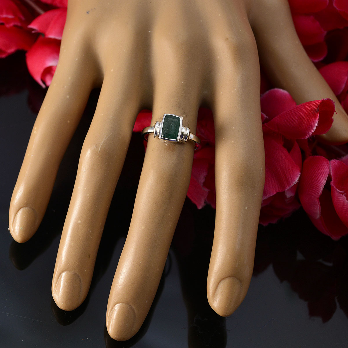 Li Lee Graceful Green Solitaire Ring