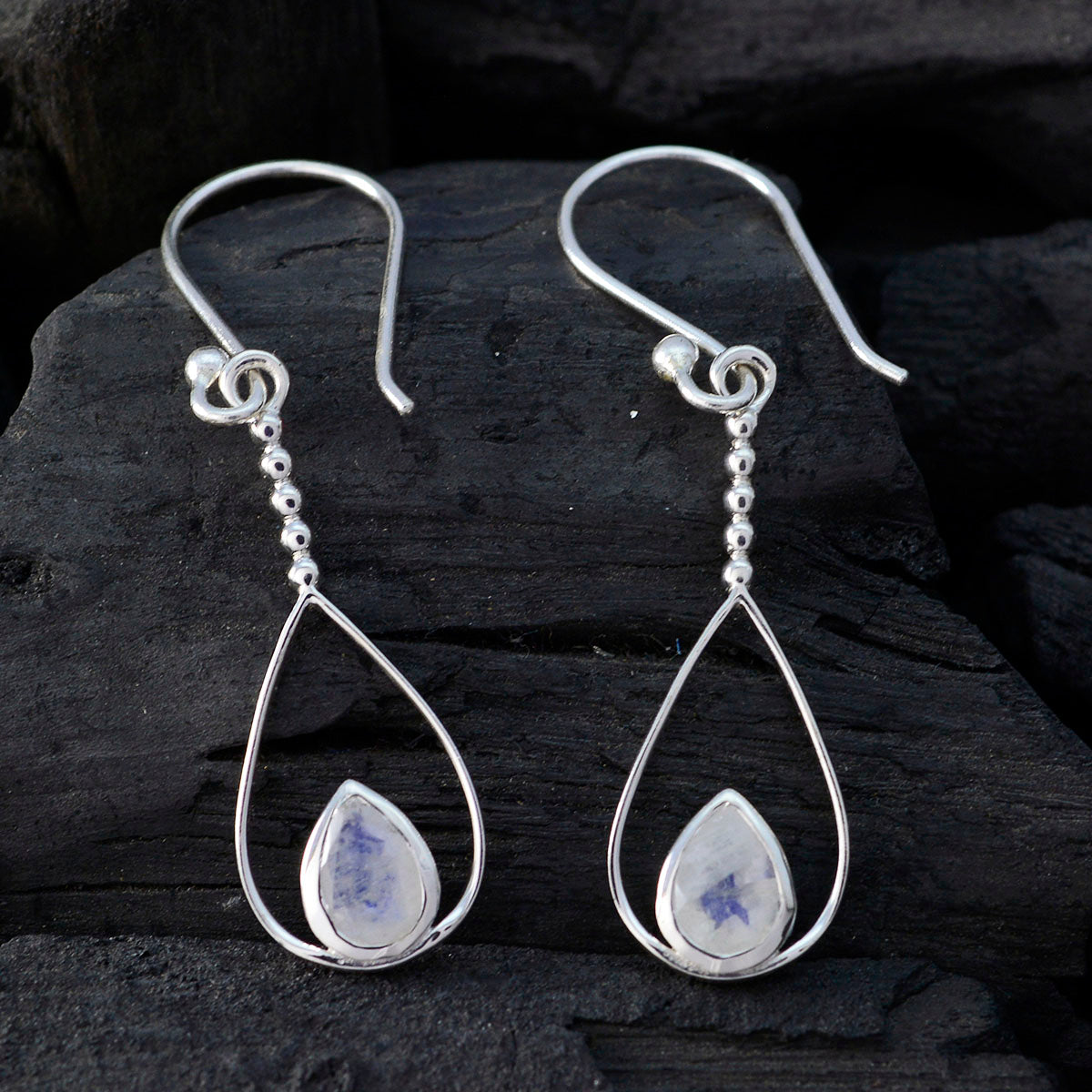 Victoria Solitaire Dangle Earrings for Everyday Glam