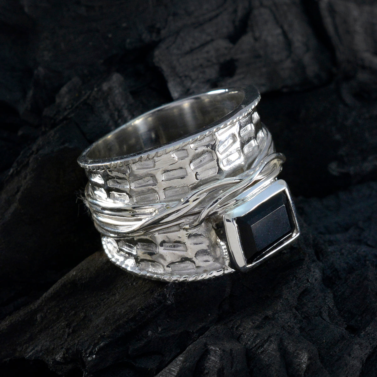 Sarah Victorian Black Solitaire Ring