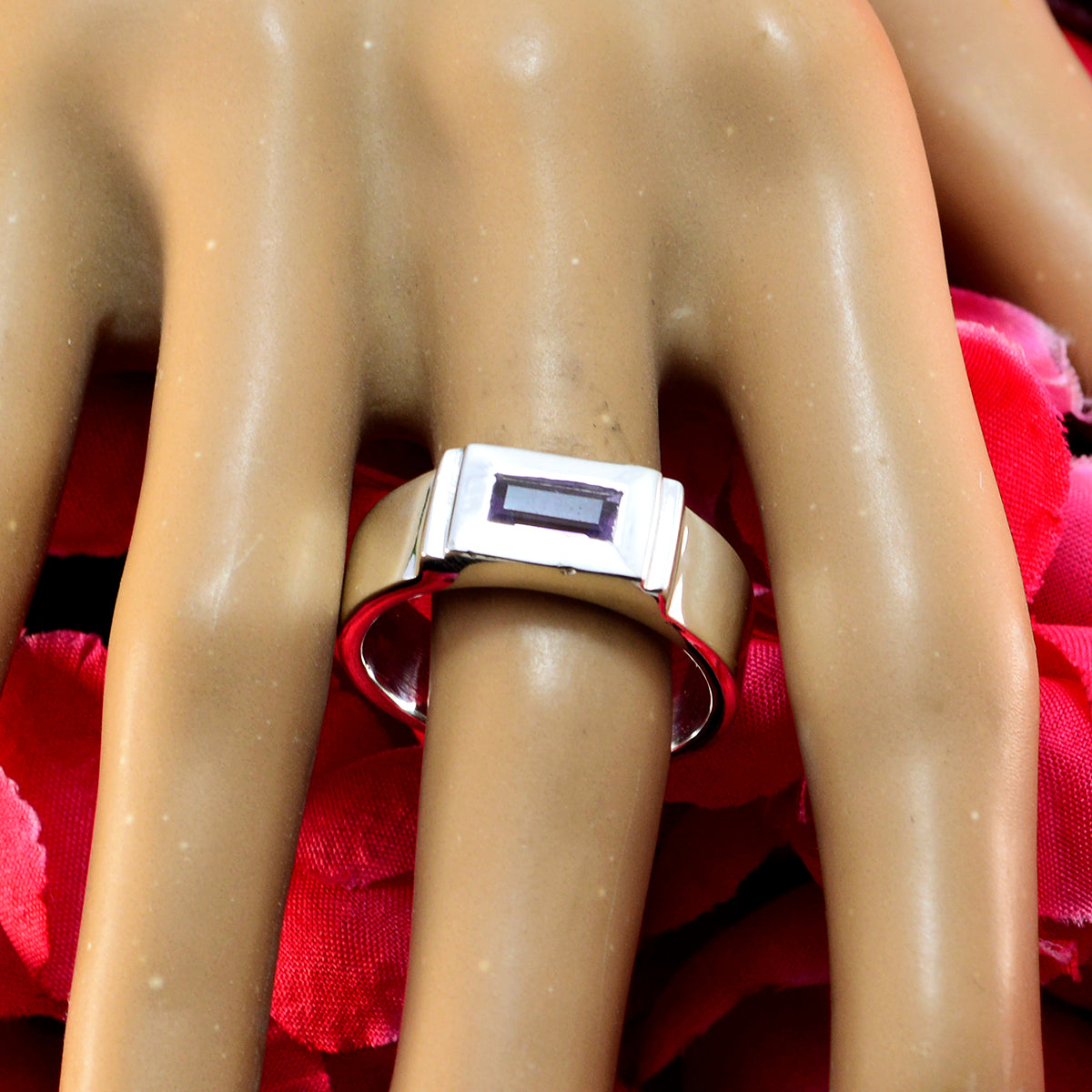 Nella Victorian Purple Solitaire Ring
