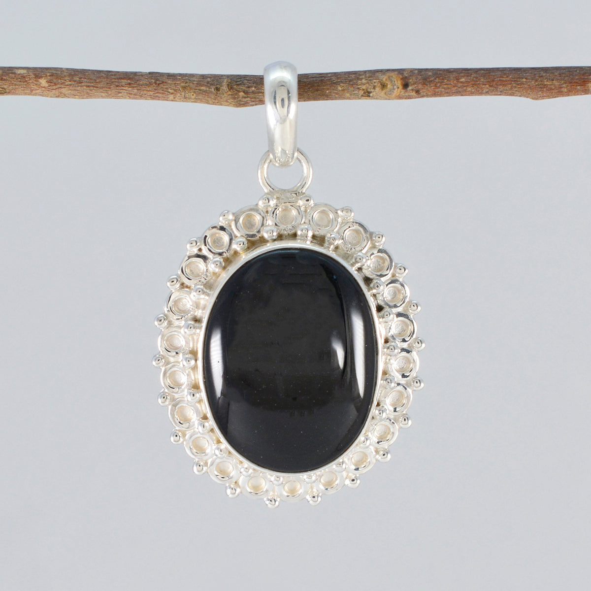 Yasmine Black Pendant Jewelry - Stylish Silver Design
