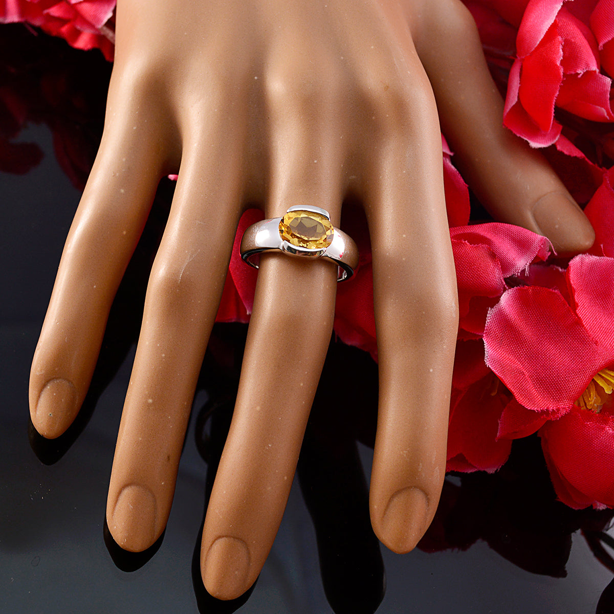 Layla Romantic Yellow Solitaire Ring