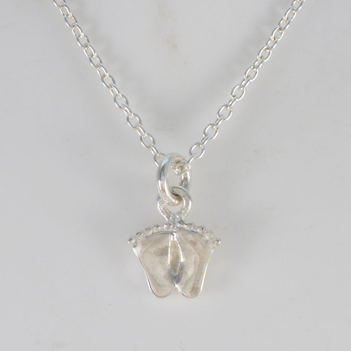 Zoe Plain Pendant Necklace - Chic Everyday Accessory